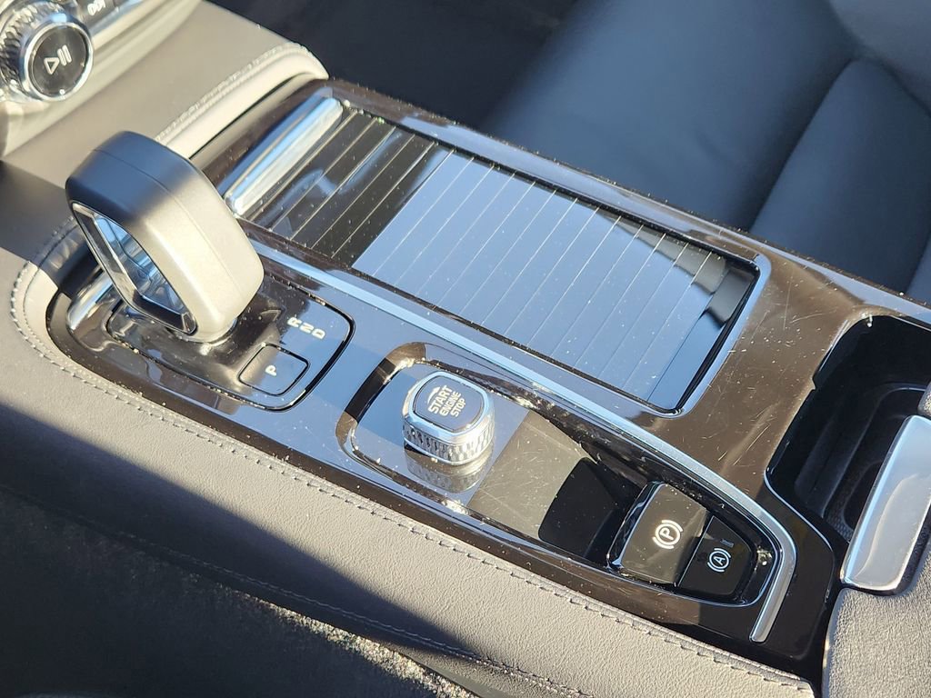 Used 2025 Volvo S60 T8 Plus image 11