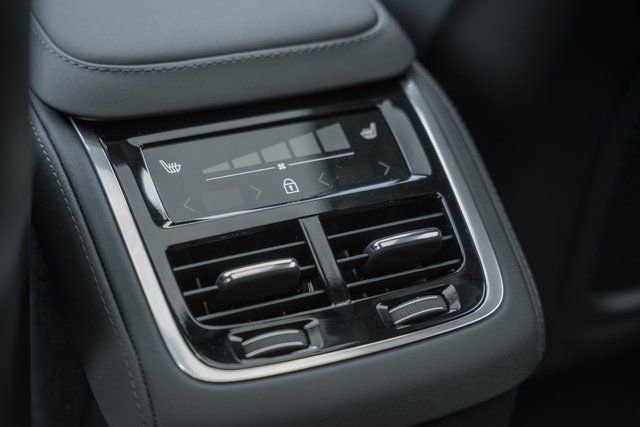 New 2026 Volvo XC90 B6 Ultra w/ Protection Package image 32