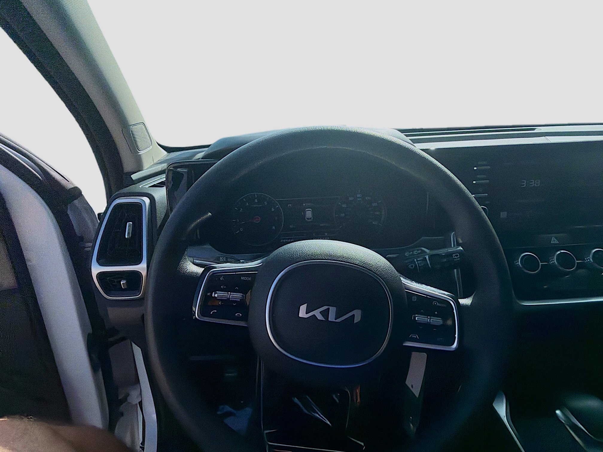 Used 2023 Kia Sorento LX image 10