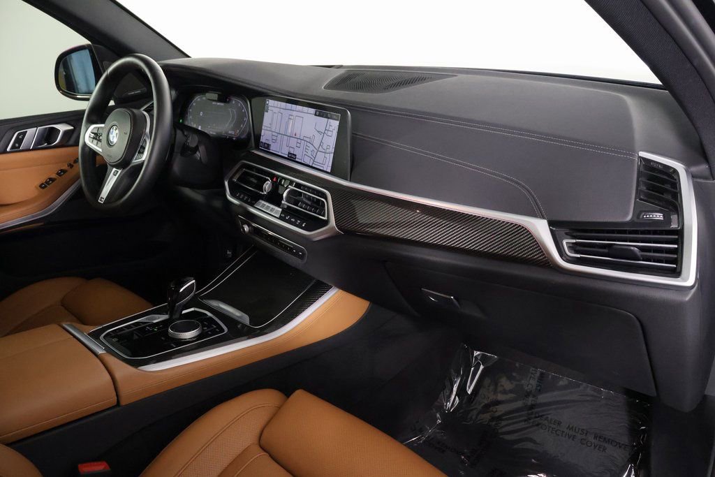 Used 2022 BMW X5 M50i image 9