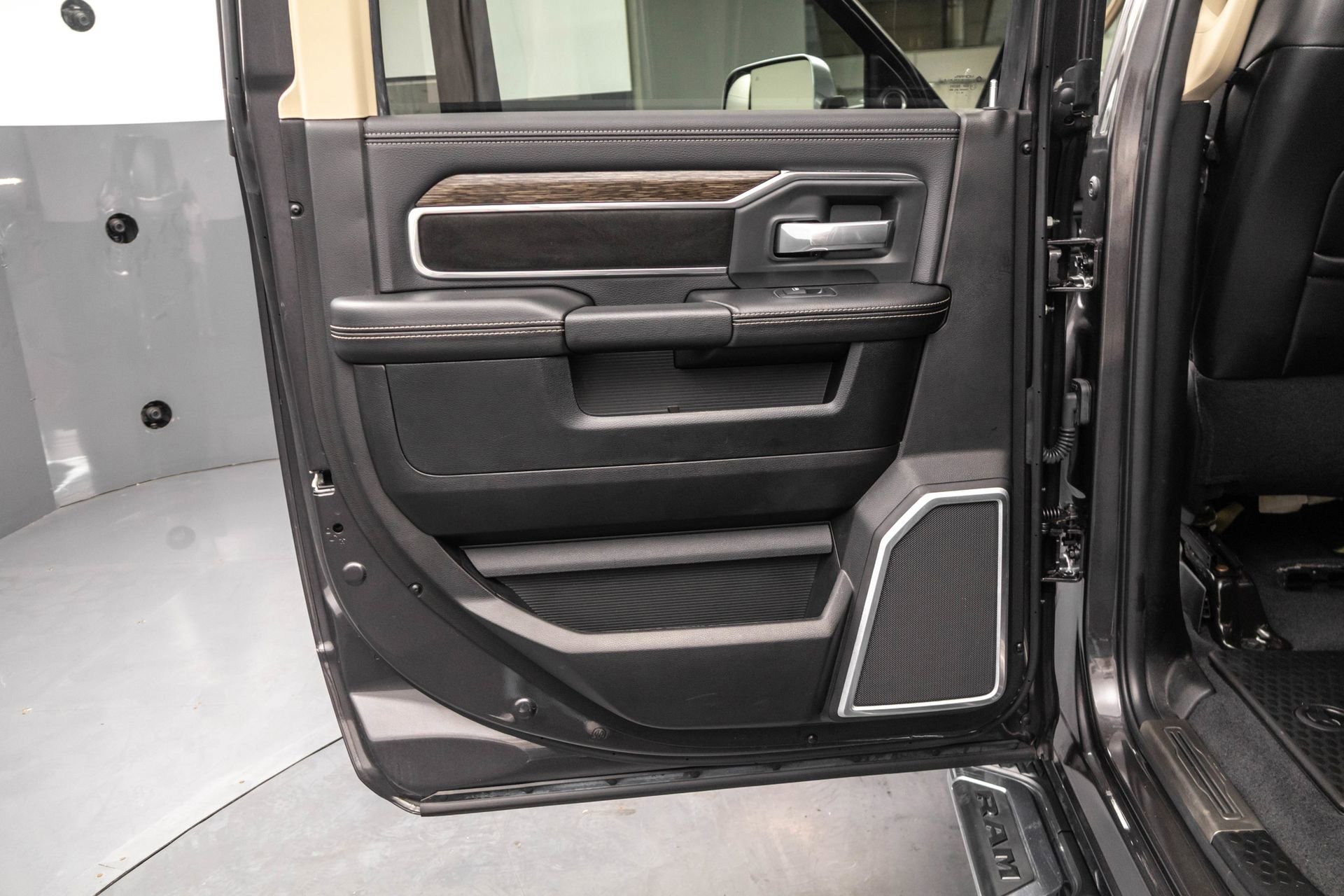 Used 2020 RAM 2500 Laramie AWD/4WD image 34