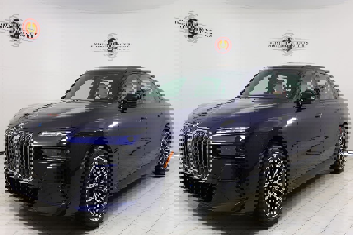 Used 2023 BMW 760i xDrive AWD/4WD image 5