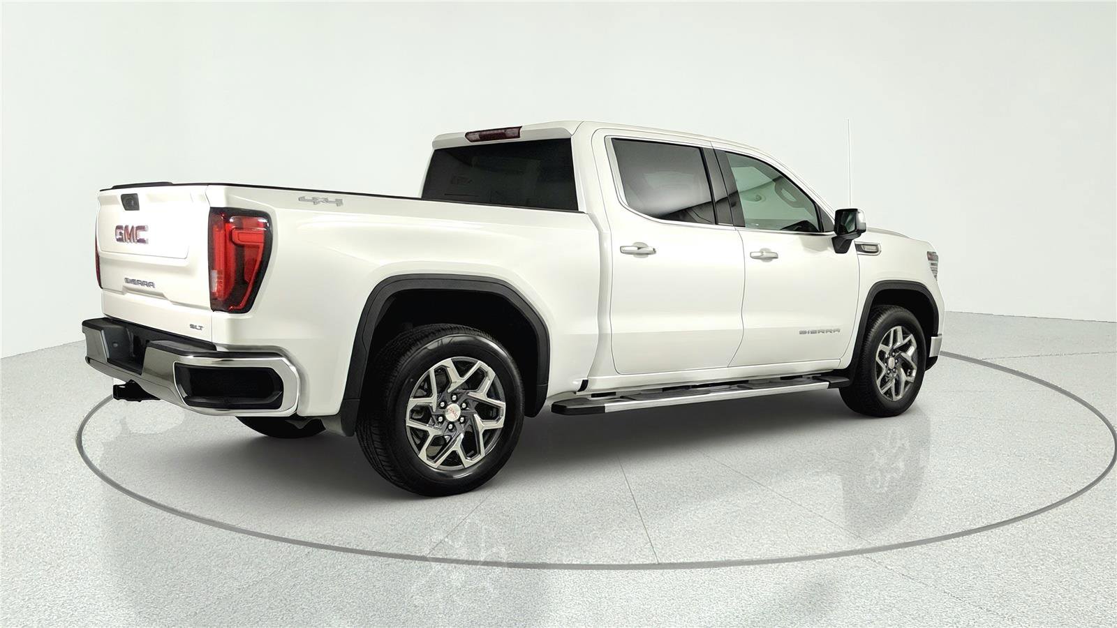 Used 2022 GMC Sierra 1500 SLT w/ SLT Convenience Package AWD/4WD image 2