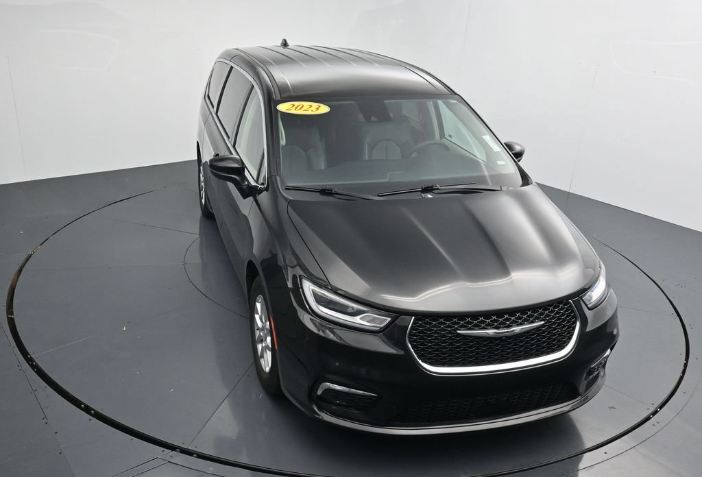 Used 2023 Chrysler Pacifica Touring-L FWD image 24