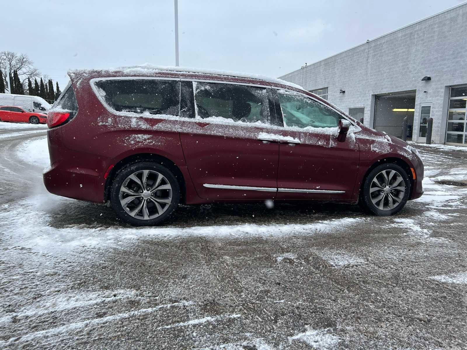 Certified 2019 Chrysler Pacifica Limited w/ Tire & Wheel Group image 14