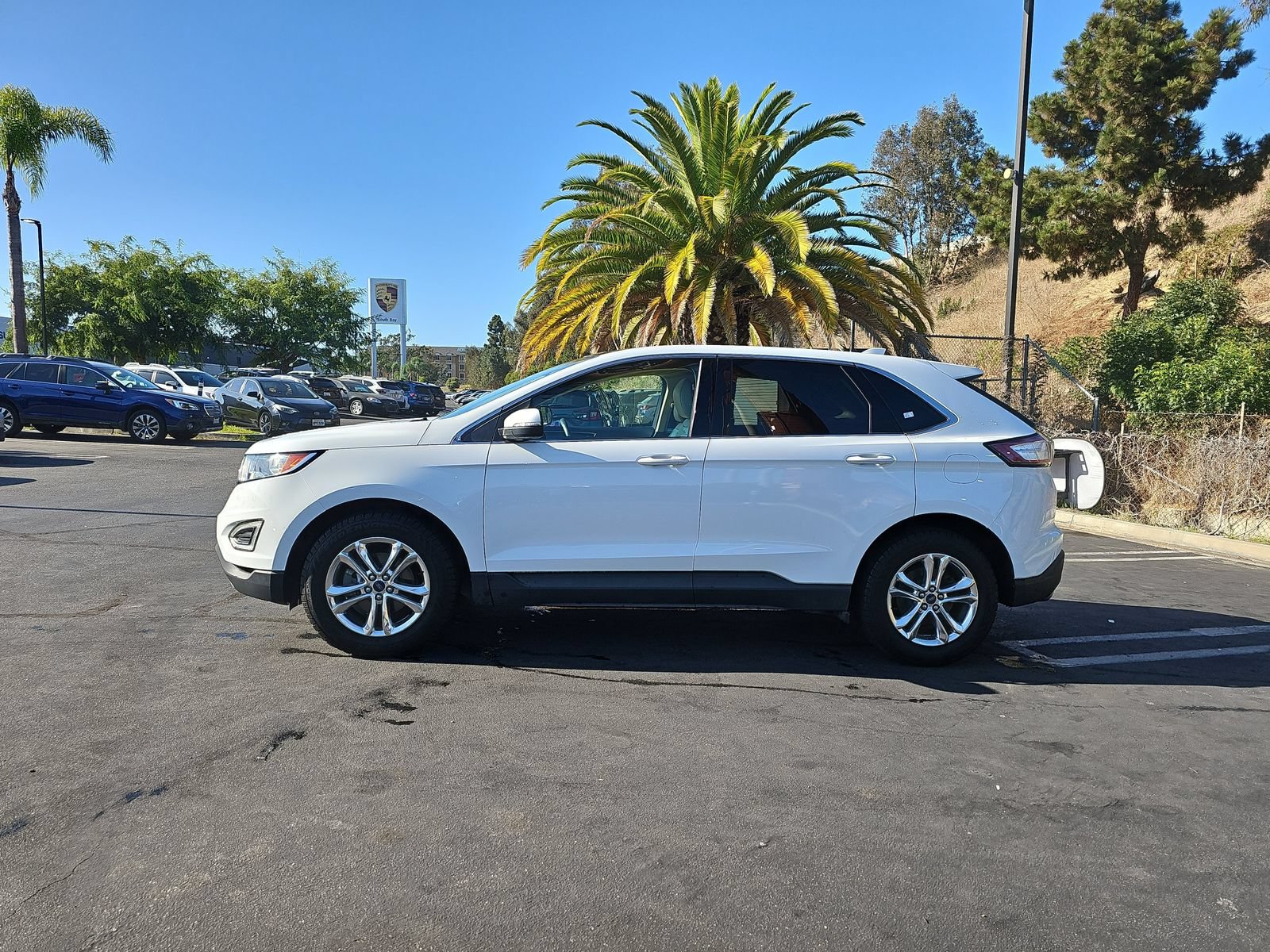 Used 2015 Ford Edge SEL w/ Equipment Group 201A FWD image 4
