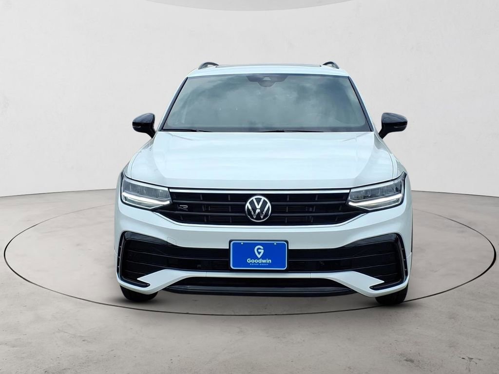 Used 2023 Volkswagen Tiguan SE R-Line AWD/4WD image 2