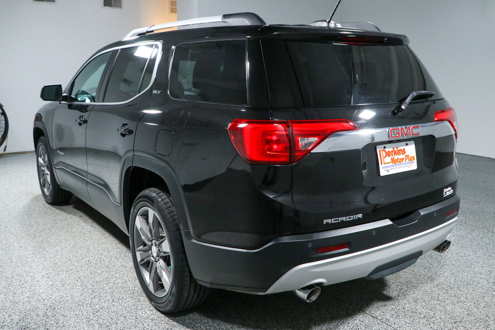 Used 2018 GMC Acadia SLT FWD image 9