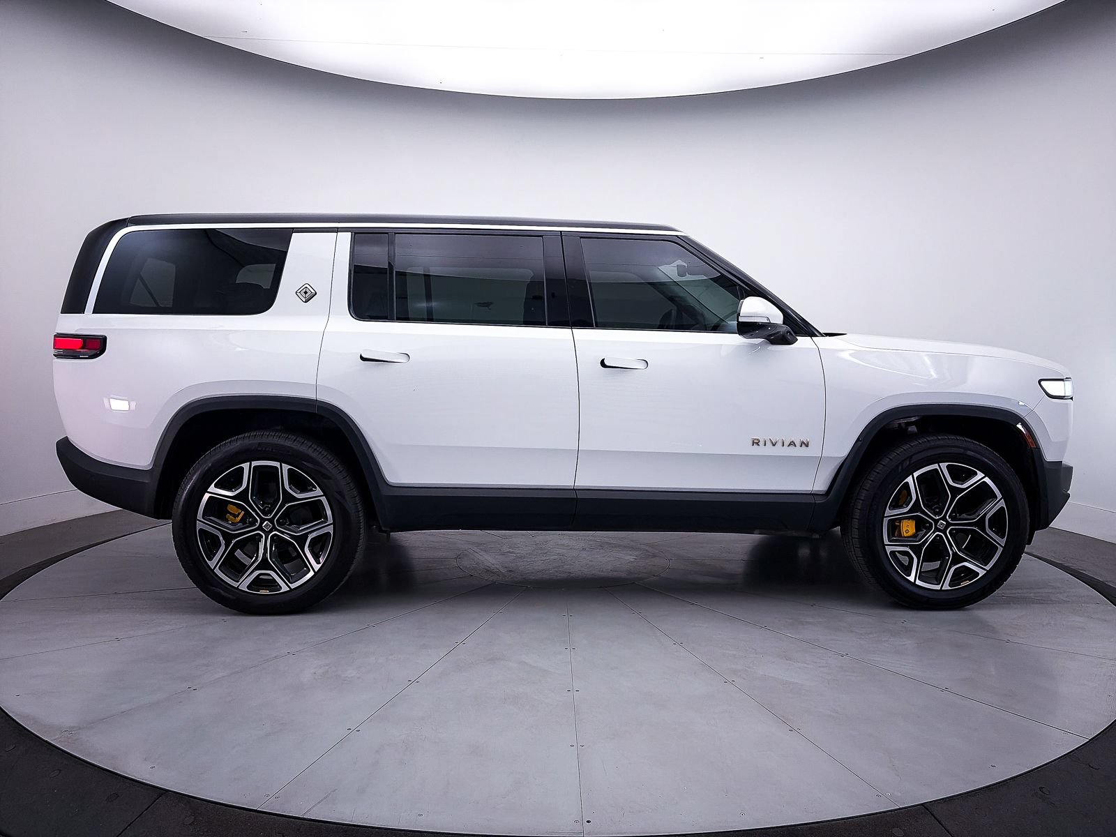 Used 2024 Rivian R1S Adventure AWD/4WD image 41