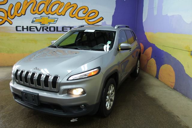 Used 2016 Jeep Cherokee Latitude w/ Comfort & Convenience Group AWD/4WD image 4