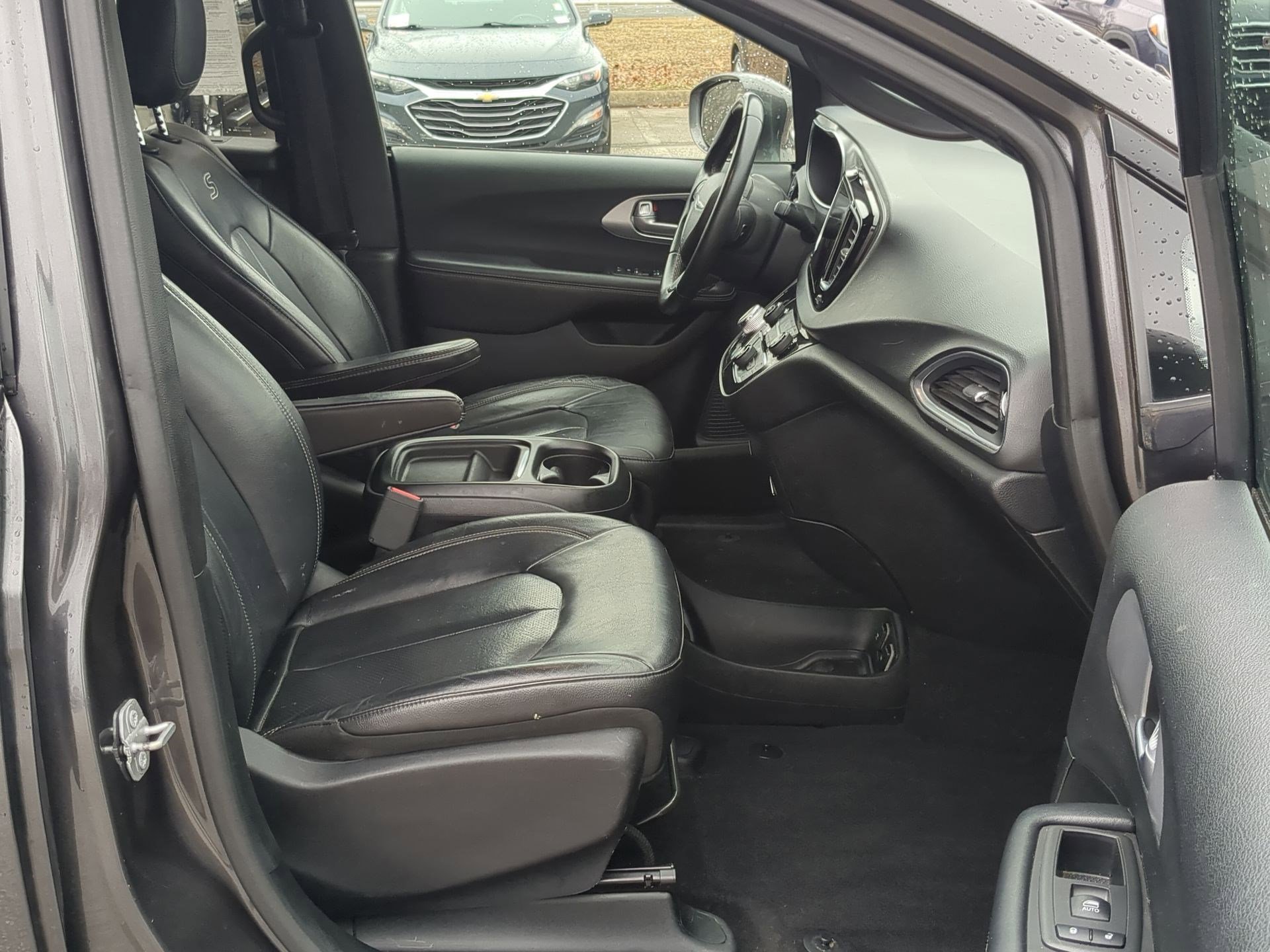 Used 2018 Chrysler Pacifica Touring-L w/ S Appearance Package image 24