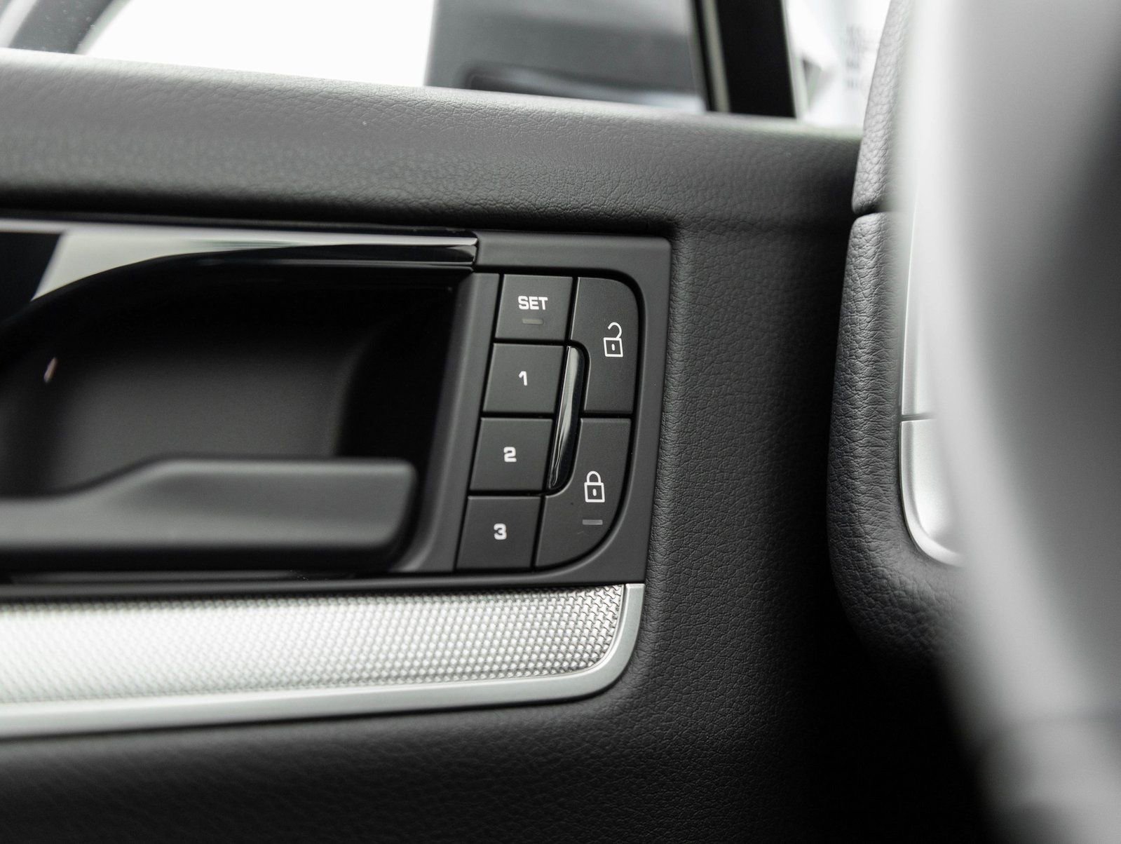 Certified 2026 Porsche Cayenne Coupe image 19