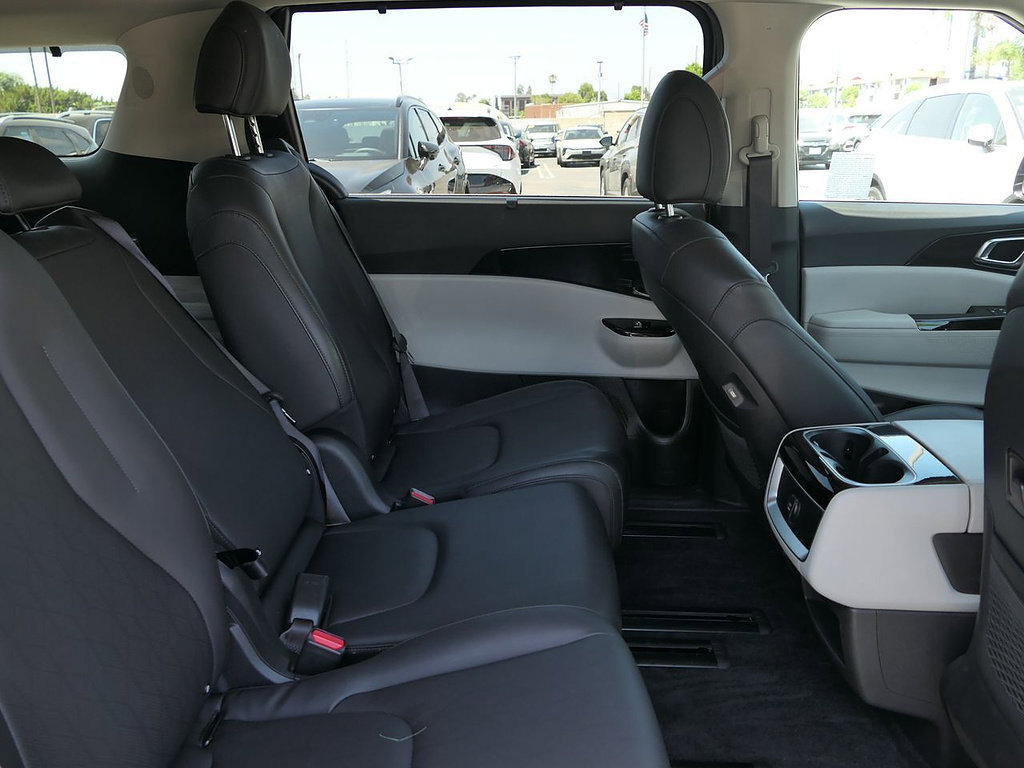 Used 2024 Kia Carnival EX FWD image 24