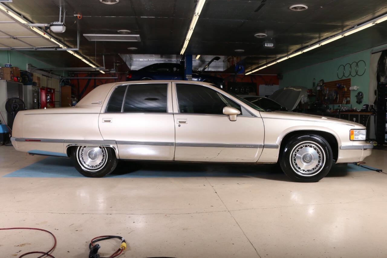 Used 1994 Cadillac Fleetwood Brougham RWD image 4