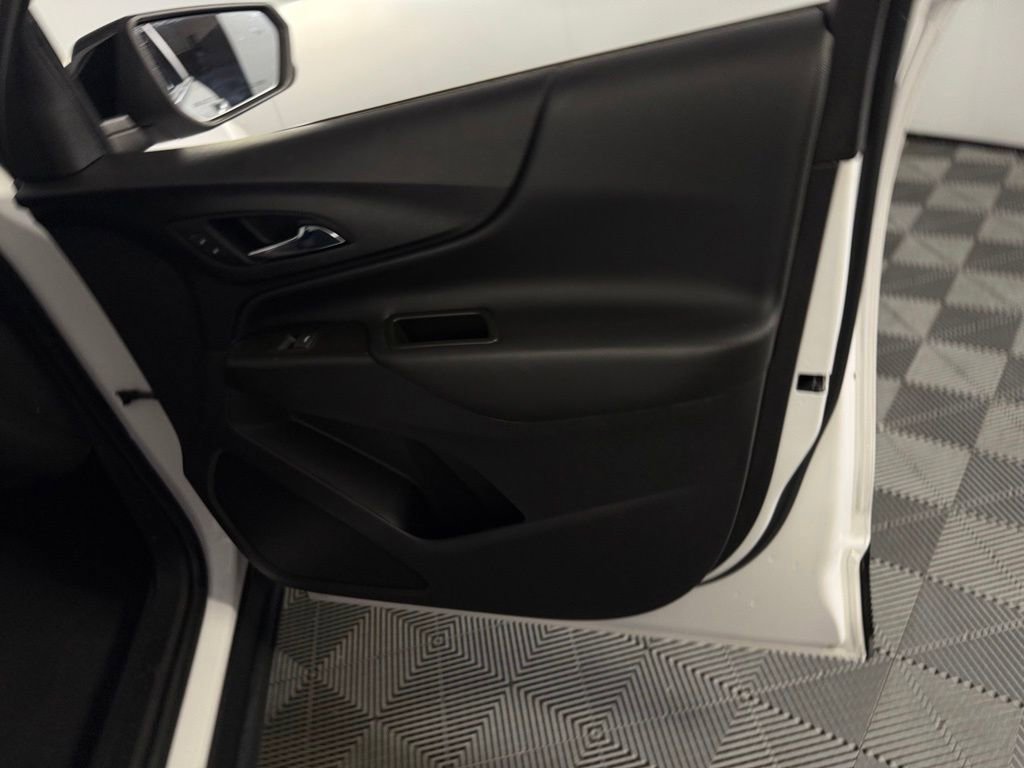 Used 2021 Chevrolet Equinox LT FWD image 34
