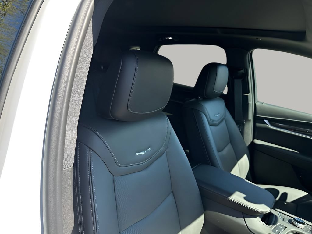 New 2026 Cadillac XT5 Sportv w/ LPO, Onyx Lite Package AWD/4WD image 16