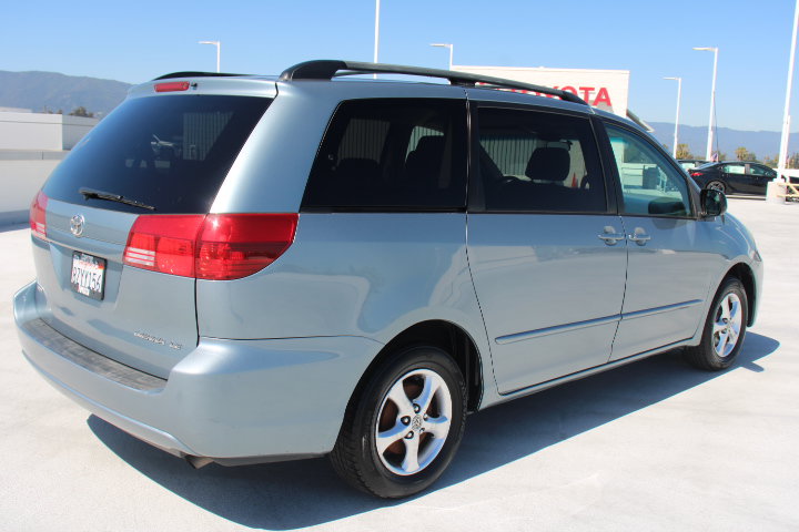 Used 2005 Toyota Sienna LE w/ LE Pkg 4 FWD image 3