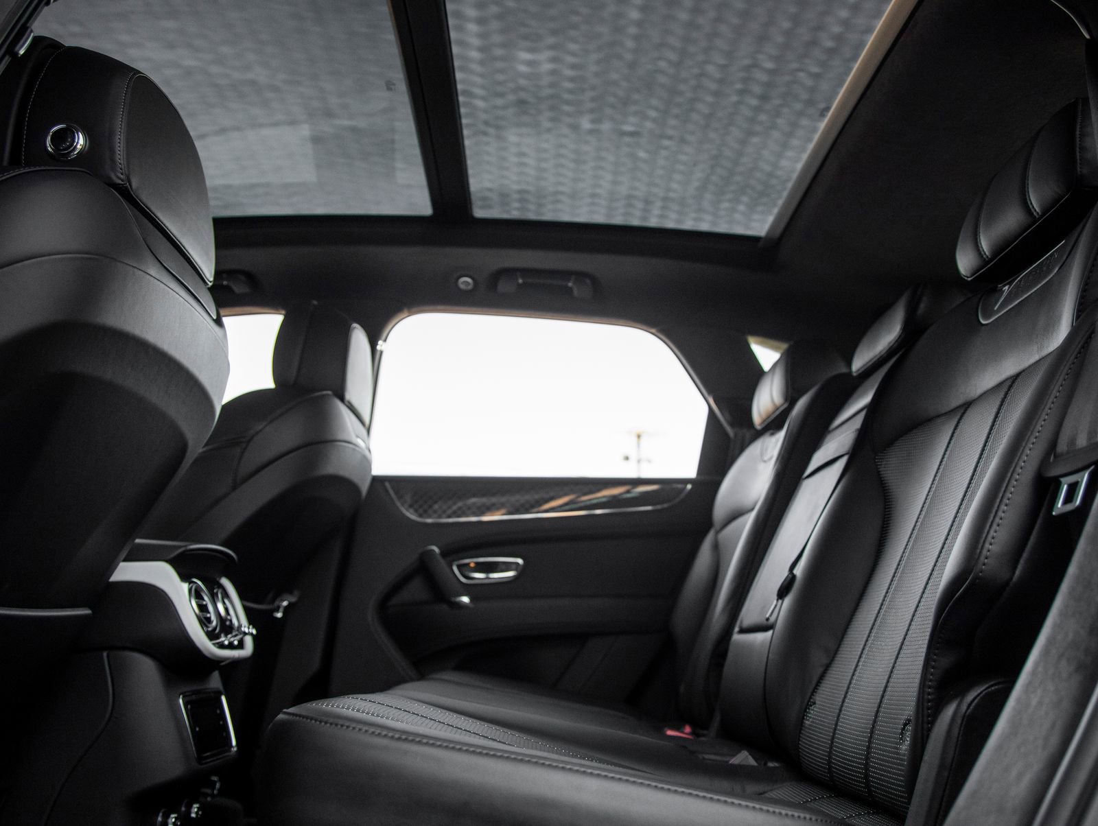 Used 2020 Bentley Bentayga AWD/4WD image 36