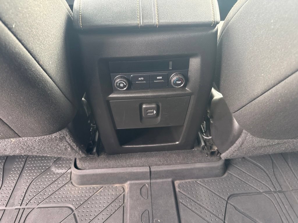 Used 2018 Chevrolet Traverse LT w/ LPO, Floor Liner Package AWD/4WD image 21