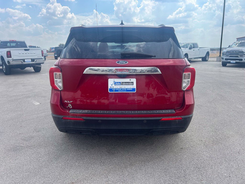 Used 2021 Ford Explorer XLT RWD image 3