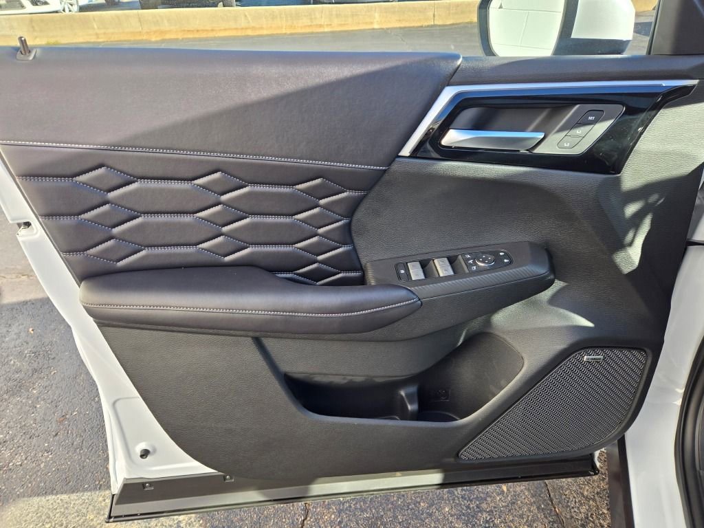 New 2025 Mitsubishi Outlander SEL image 21