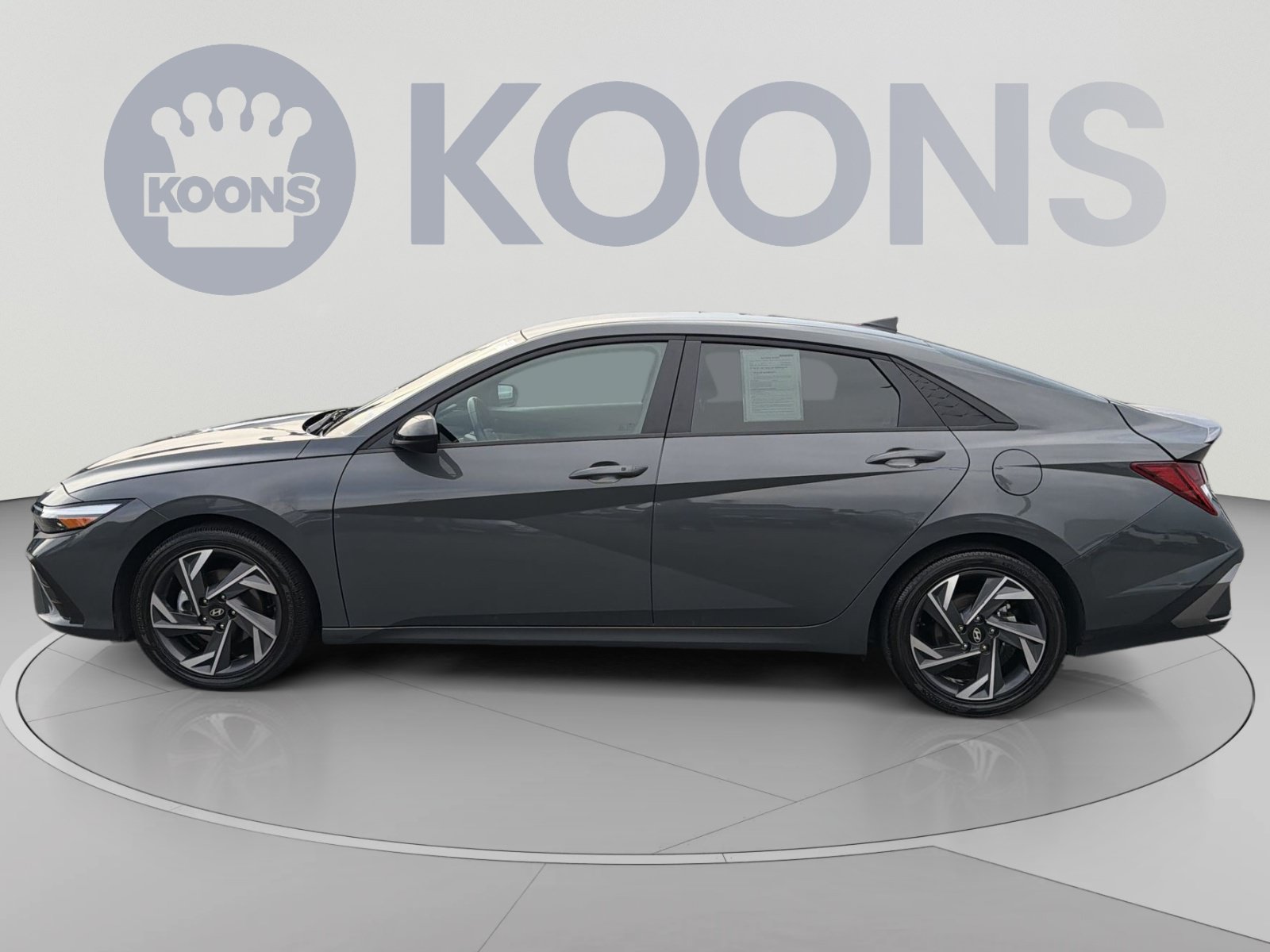 Used 2025 Hyundai Elantra SEL FWD image 2