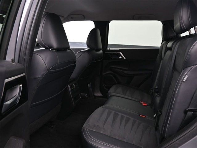 Used 2024 Mitsubishi Outlander SE image 16