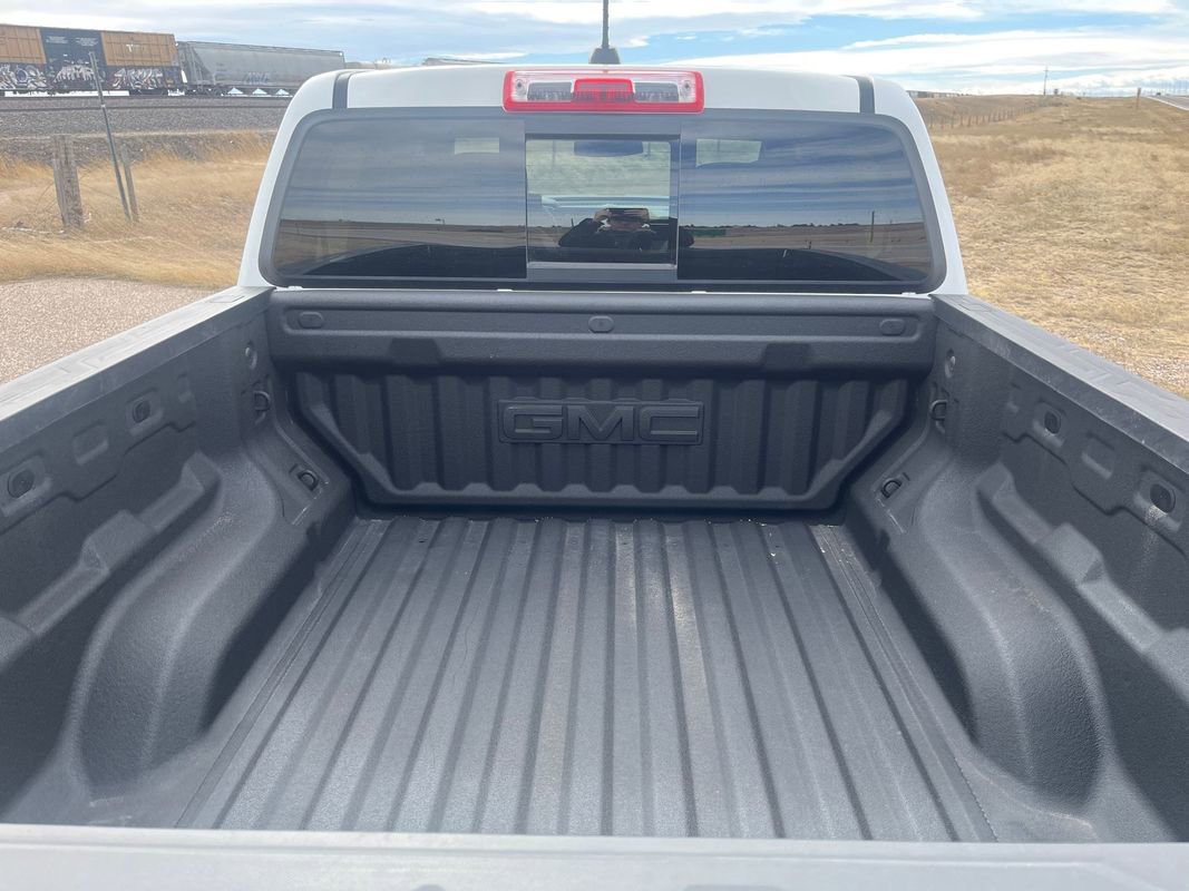 Used 2024 GMC Canyon AT4 w/ Technology Package image 5