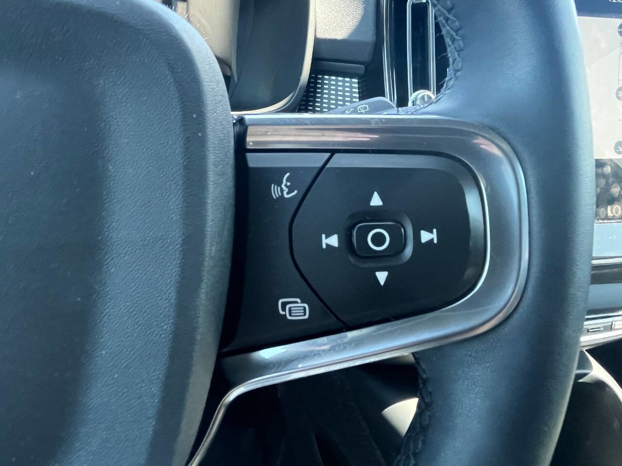 Used 2022 Volvo XC40 T5 R-Design w/ Advanced Package image 38