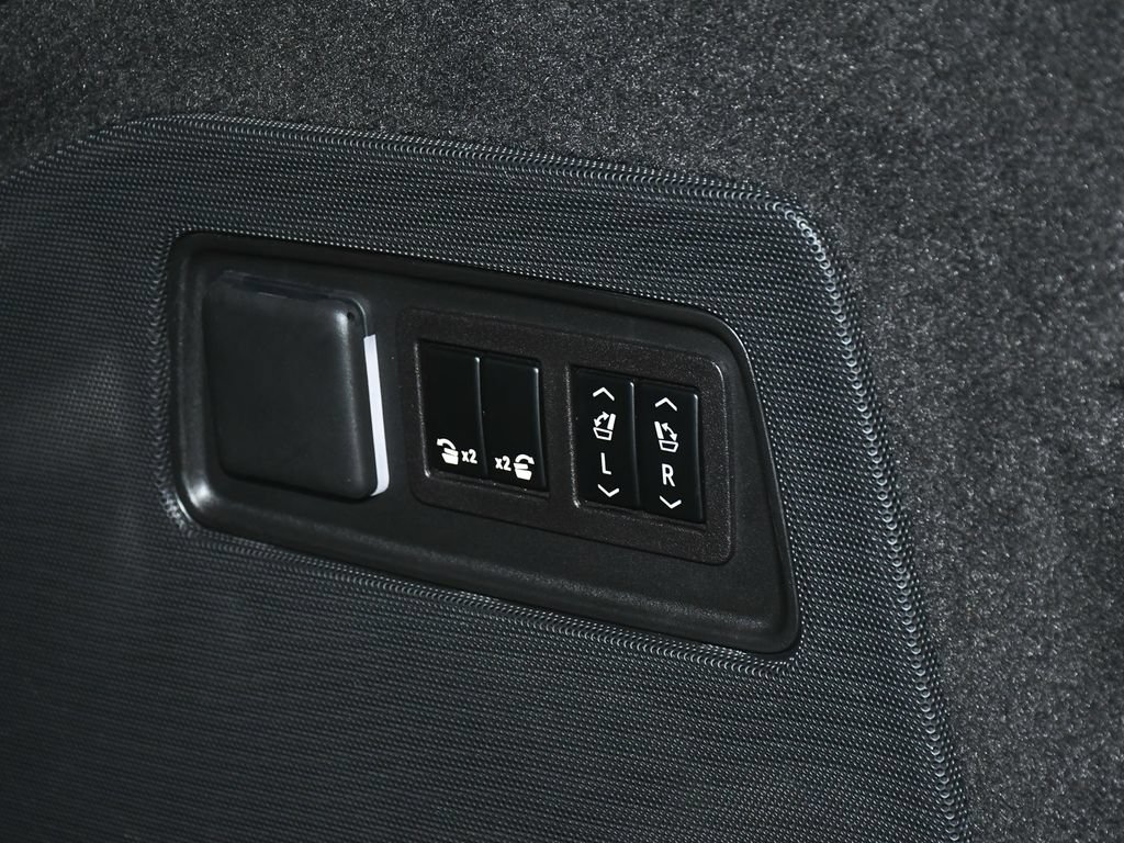 Used 2023 Cadillac Escalade ESV Sport Platinum AWD/4WD image 71
