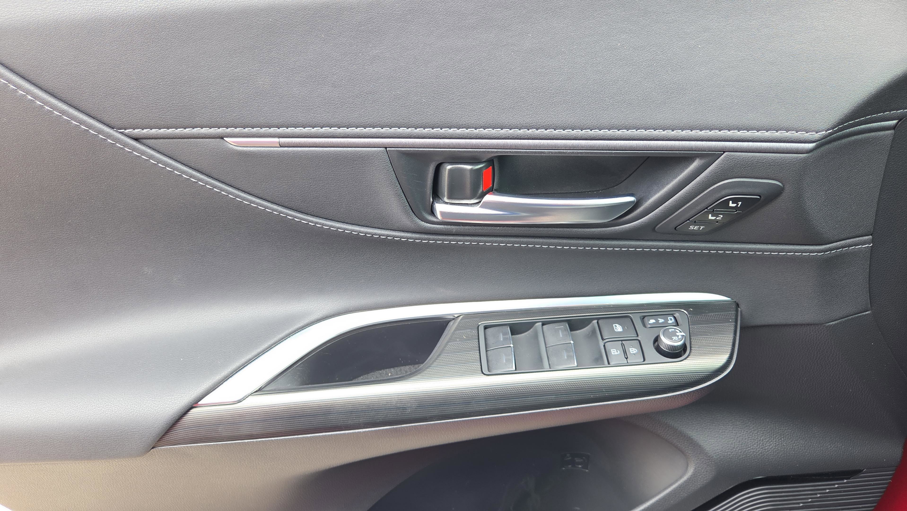 Certified 2024 Toyota Venza Nightshade image 17