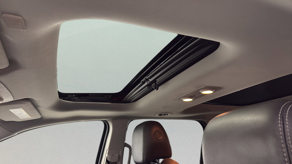 Used 2016 GMC Acadia SLT w/ Open Road Package image 18