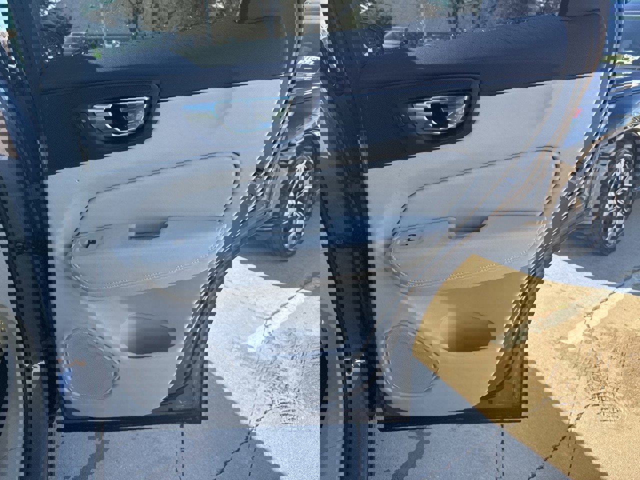 Certified 2023 Volvo XC60 B5 Core w/ Protection Package Premier image 13