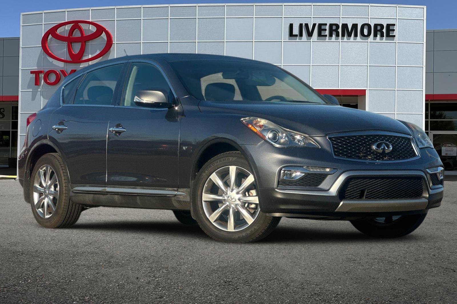 Used 2017 INFINITI QX50 2WD image 2