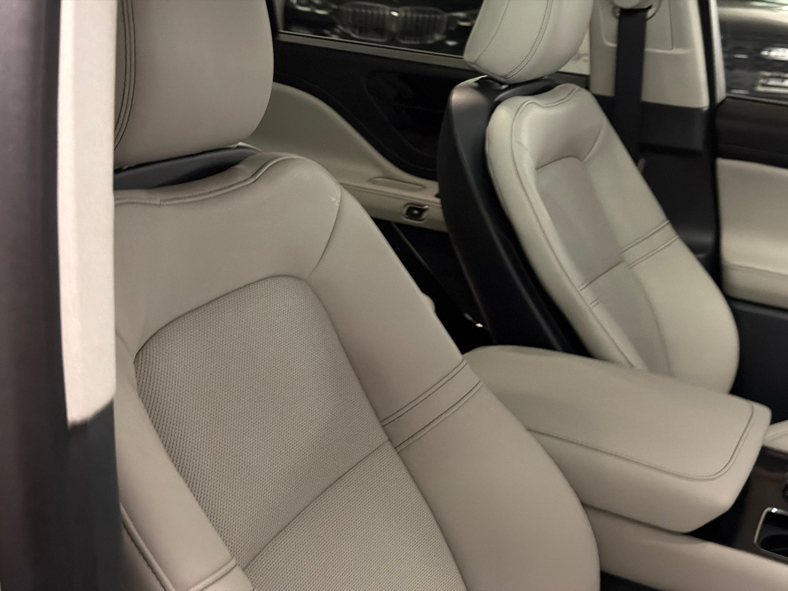 New 2027 Lincoln Aviator AWD image 11