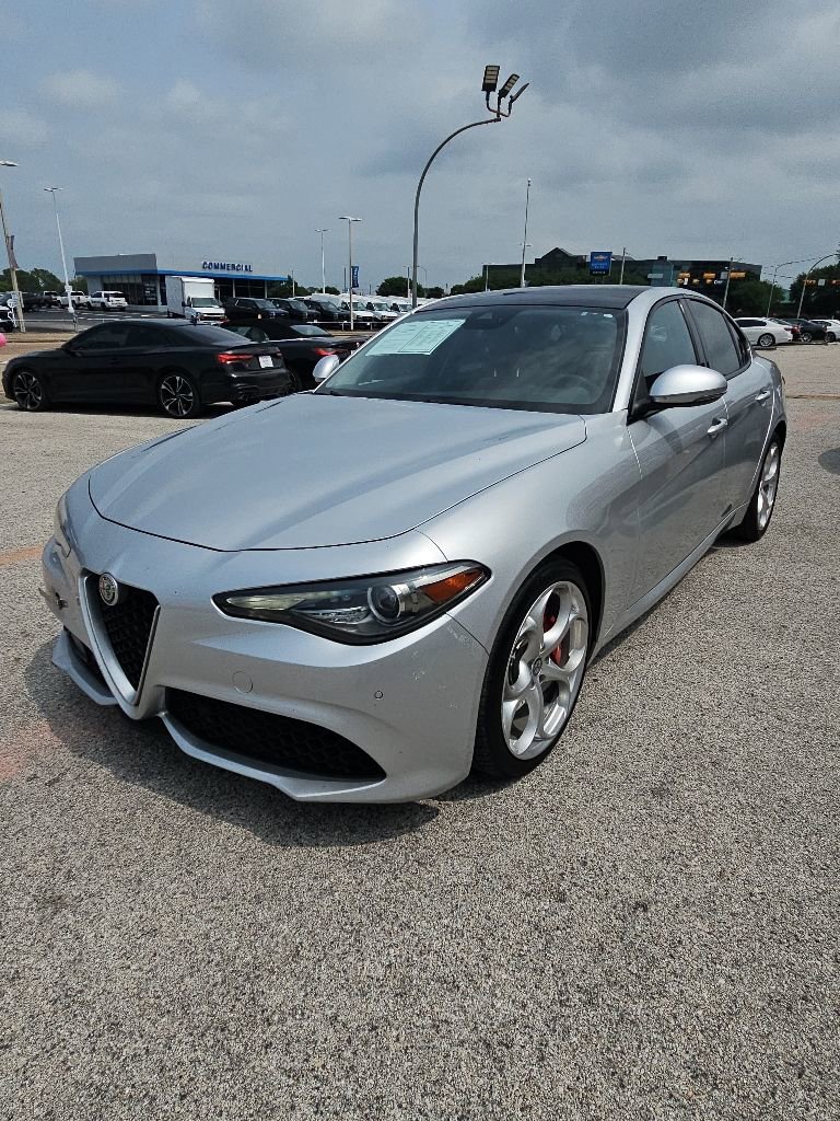 Used 2018 Alfa Romeo Giulia Ti Sport w/ Quick Order Package 22S Sport AWD/4WD image 3