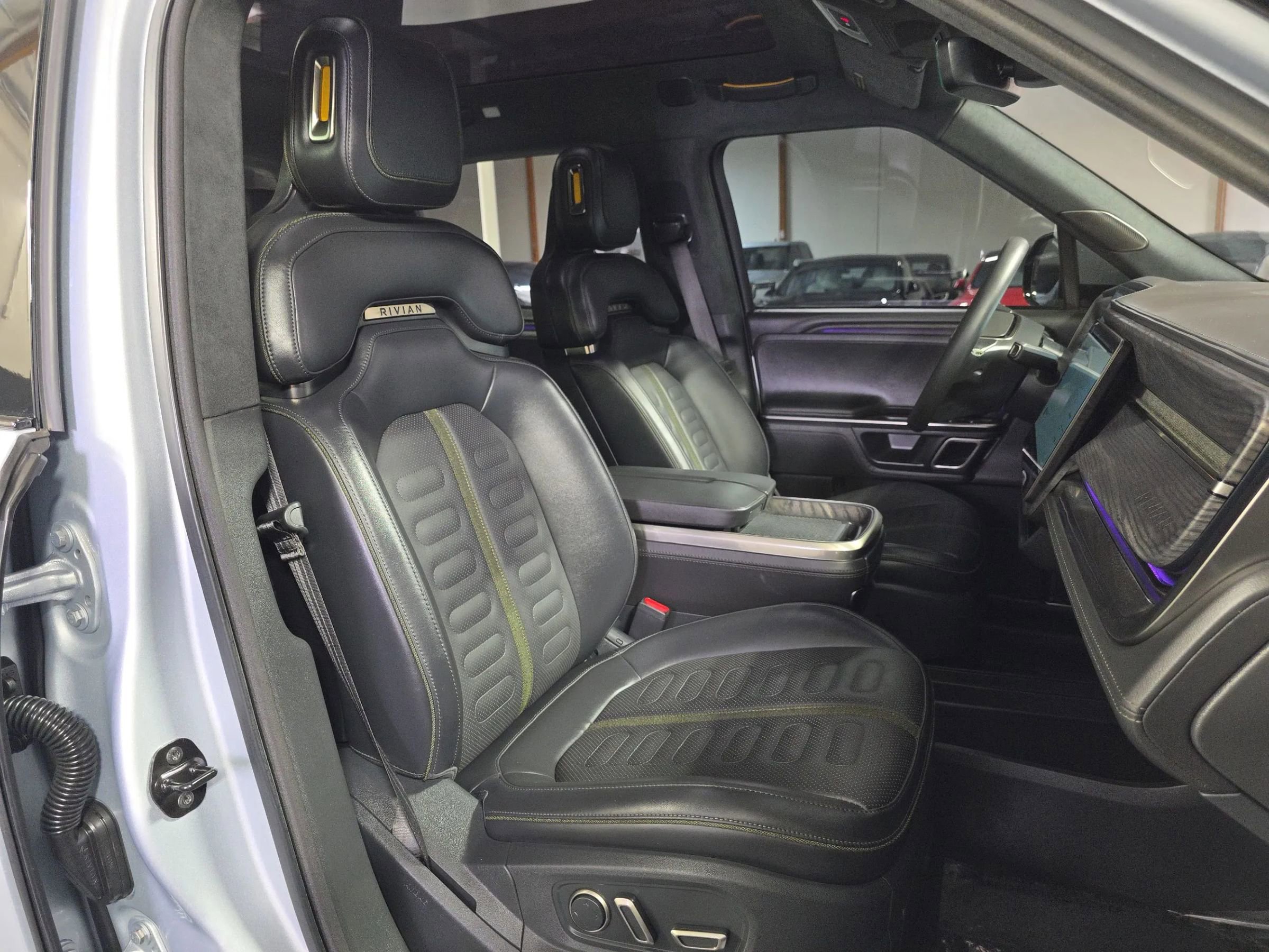 Used 2023 Rivian R1T Adventure AWD/4WD image 27