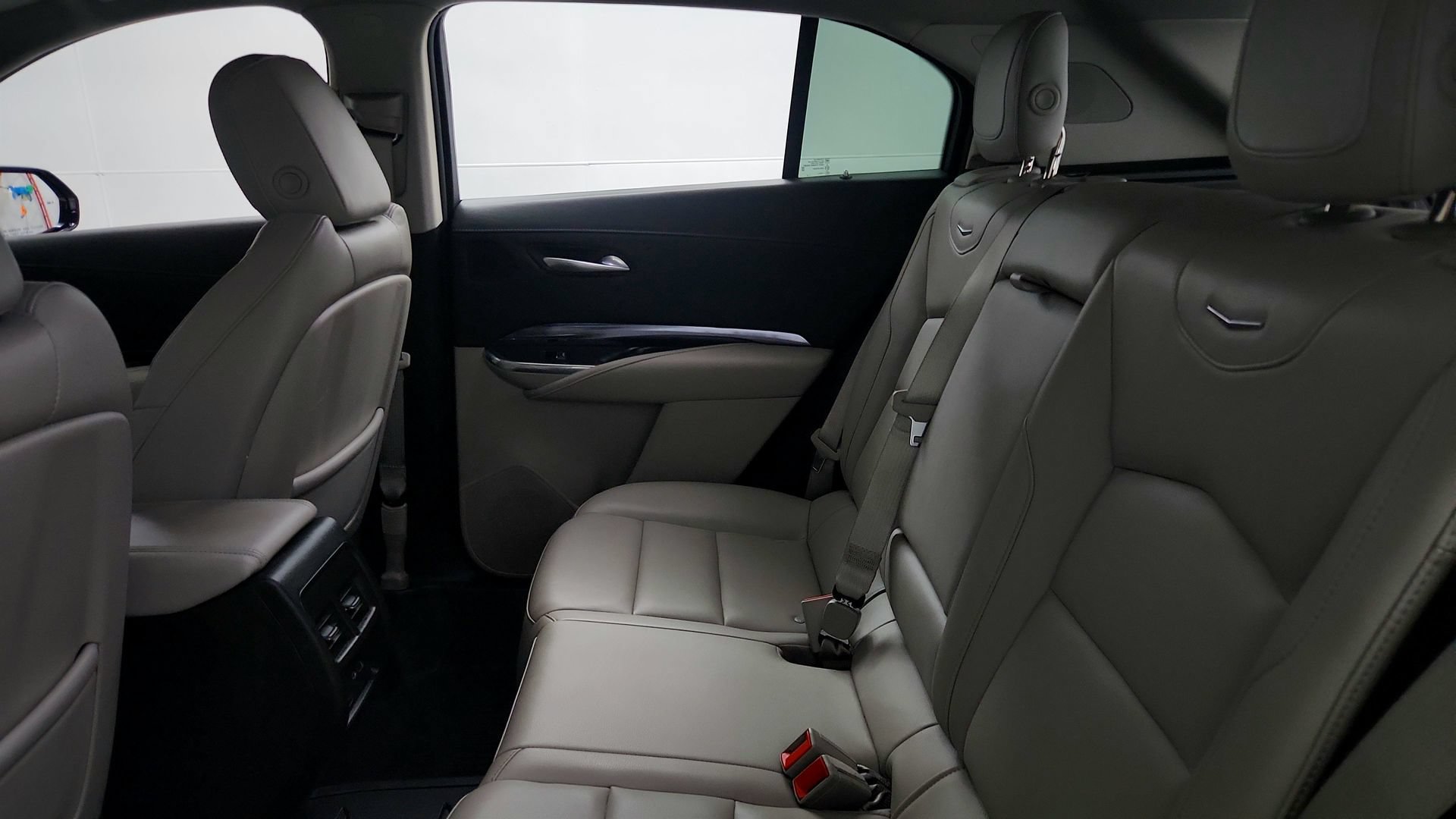 Certified 2023 Cadillac XT4 Luxury w/ Cold Weather Package FWD image 23