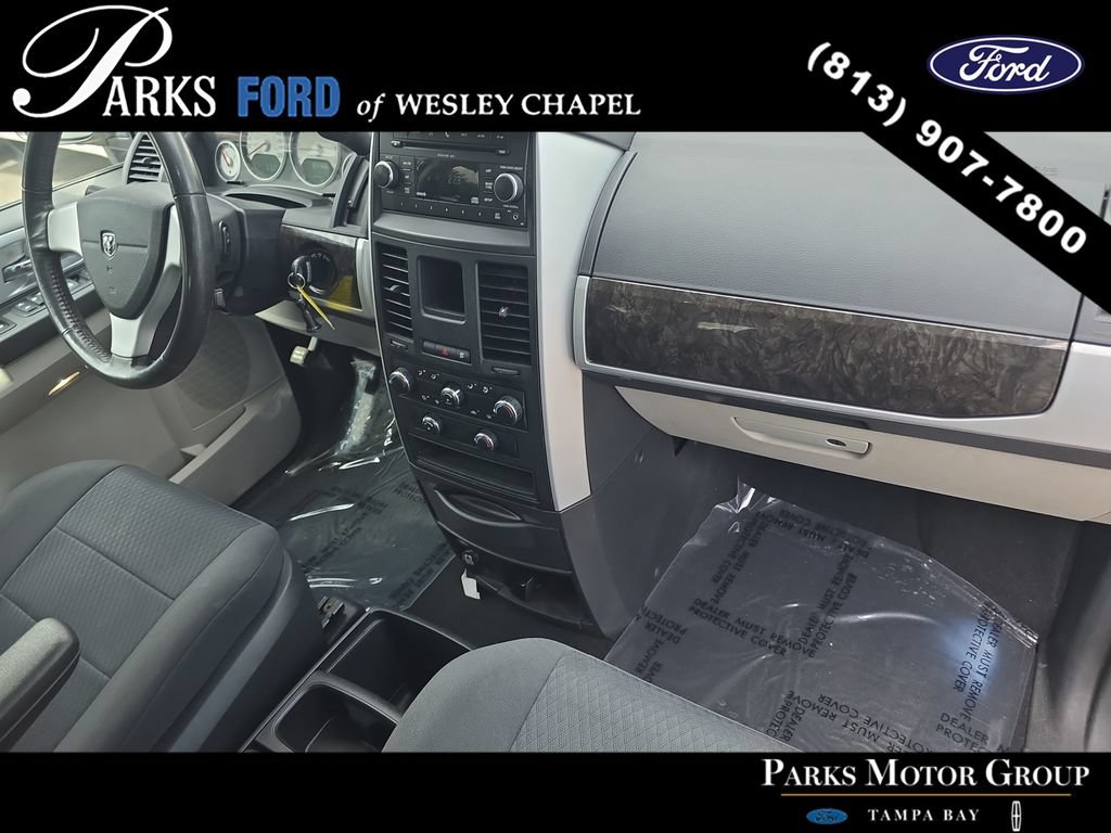 Used 2010 Dodge Grand Caravan SXT FWD image 9
