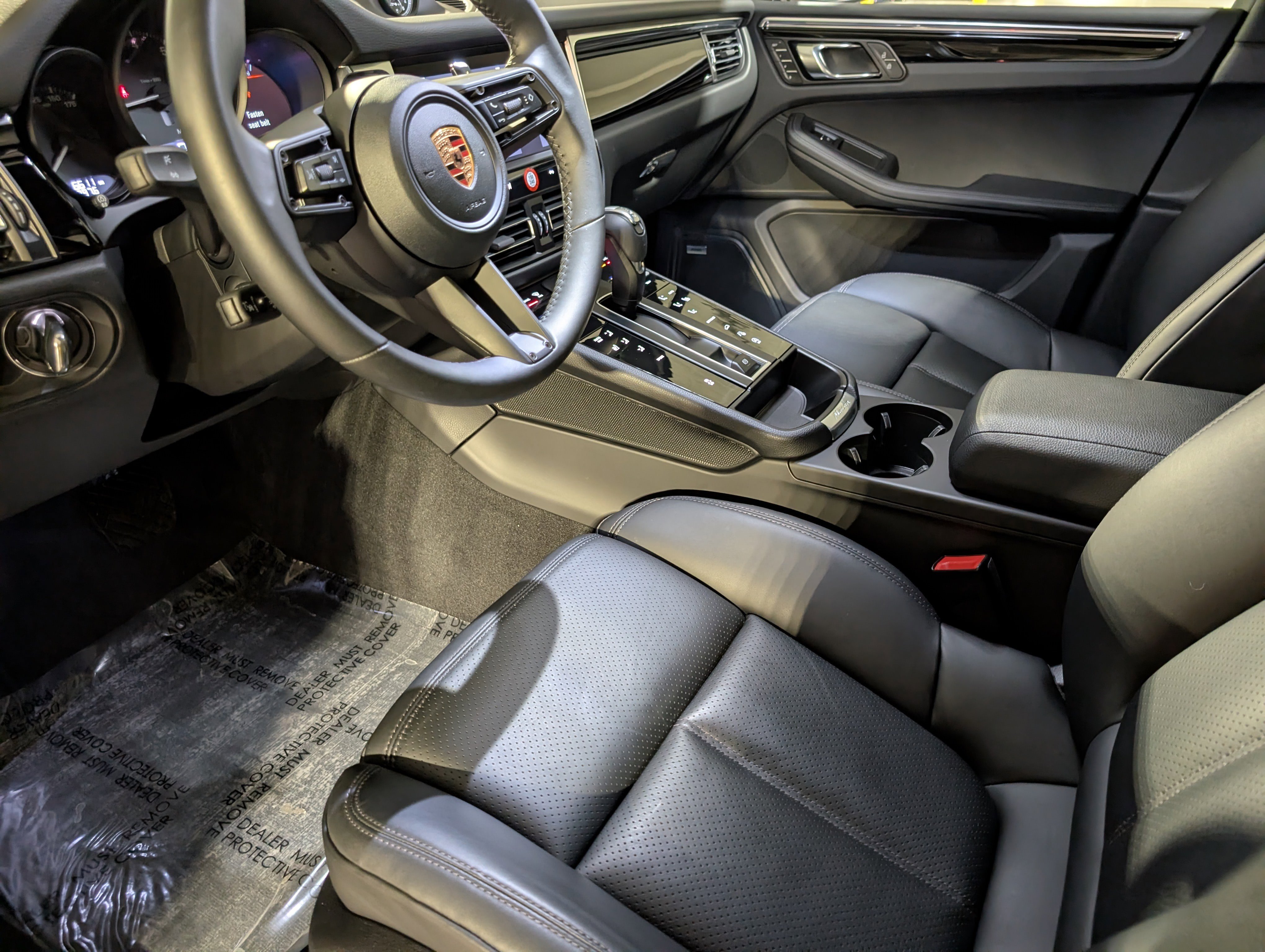 Certified 2026 Porsche Macan image 5