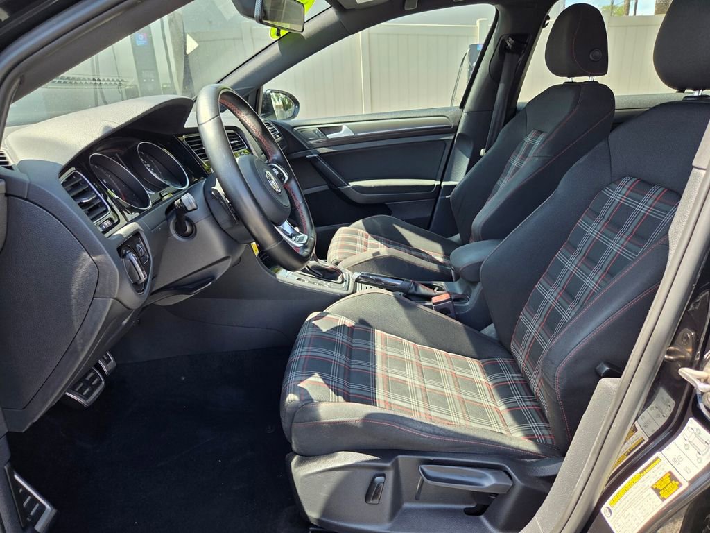 Used 2018 Volkswagen Golf 4-Door image 13