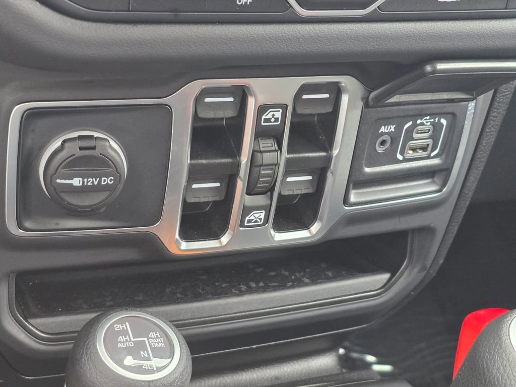 Used 2025 Jeep Wrangler Unlimited Sahara AWD/4WD image 37