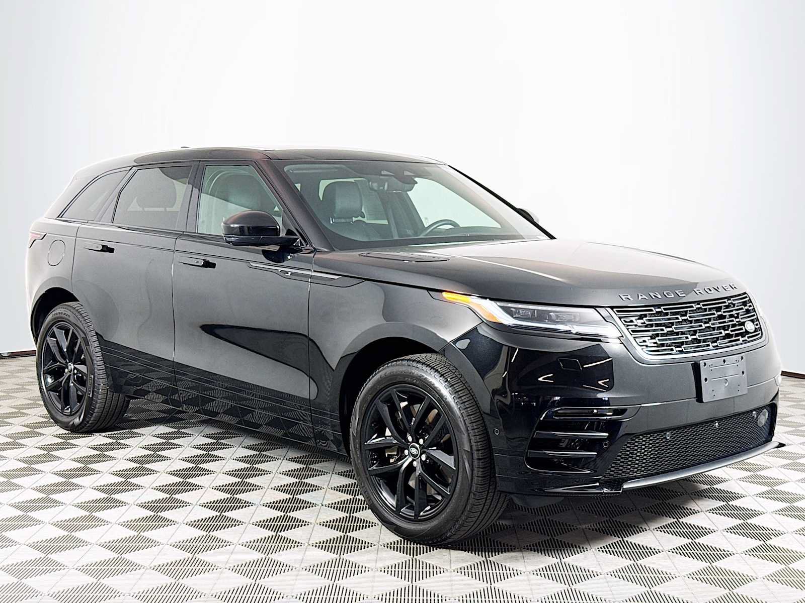 Used 2026 Land Rover Range Rover Velar Dynamic SE AWD/4WD image 3