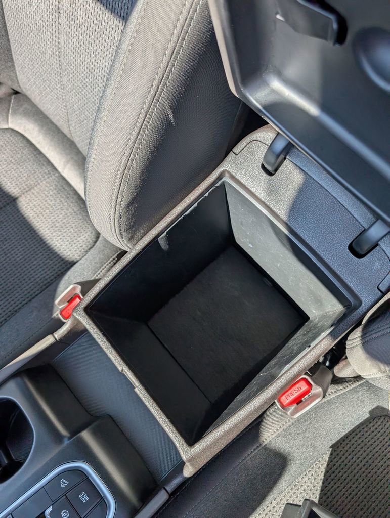 Used 2020 Hyundai Santa Fe SE image 33