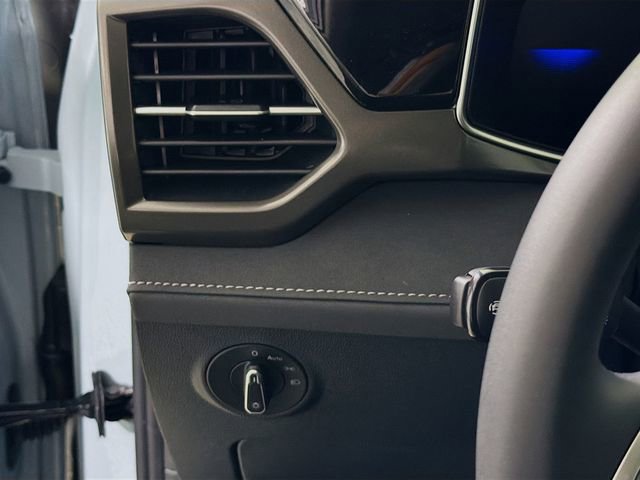 New 2026 Volkswagen Taos SE image 10