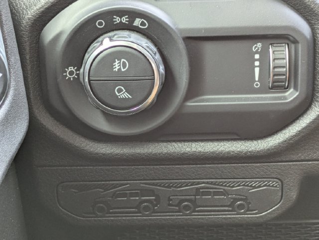 Certified 2025 Jeep Gladiator Overland AWD/4WD image 16