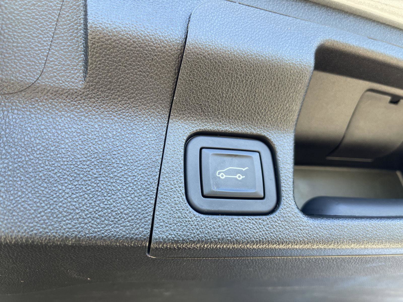Used 2023 GMC Acadia SLE w/ Driver Convenience Package FWD image 42