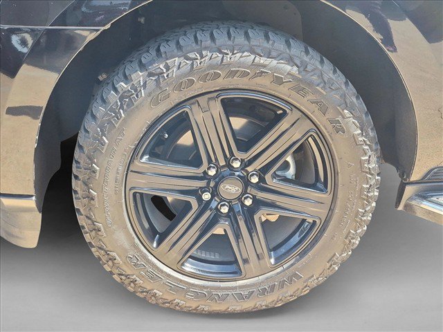 Used 2020 Ford Expedition XLT w/ Equipment Group 202A AWD/4WD image 24
