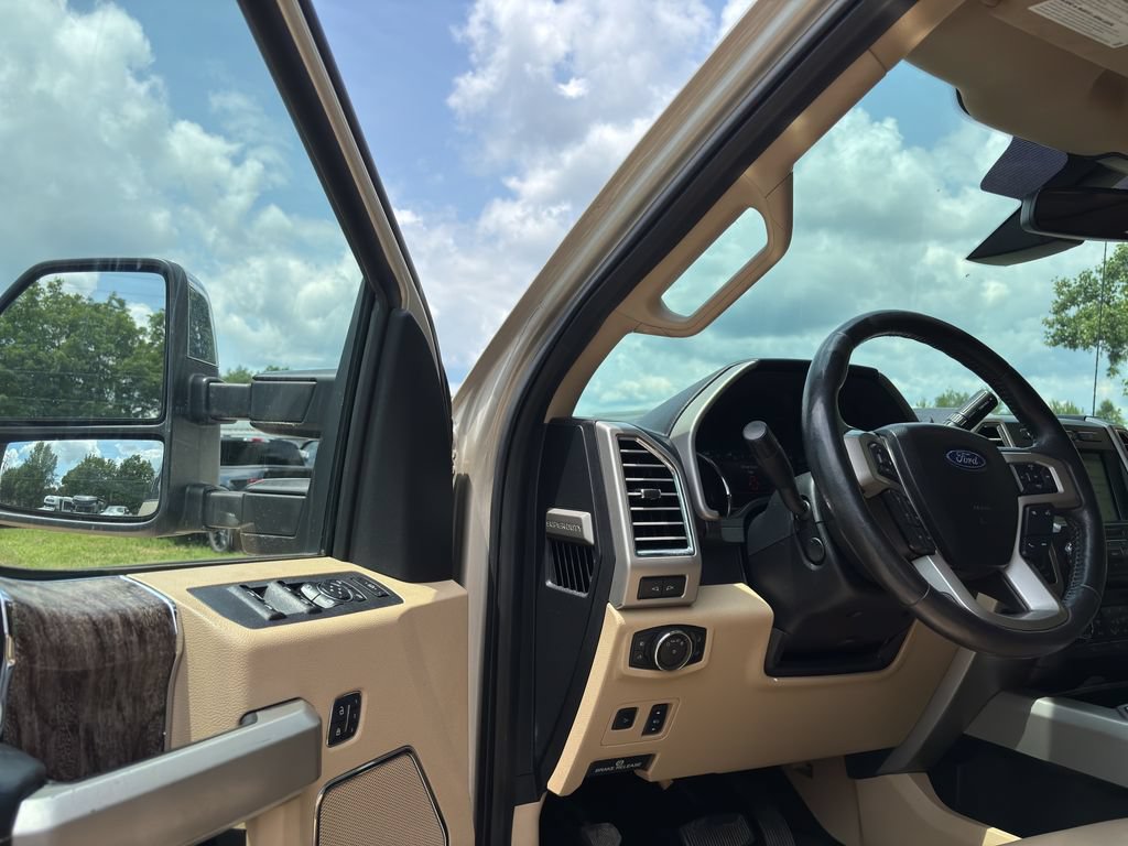 Used 2017 Ford F250 Lariat w/ Lariat Ultimate Package AWD/4WD image 17