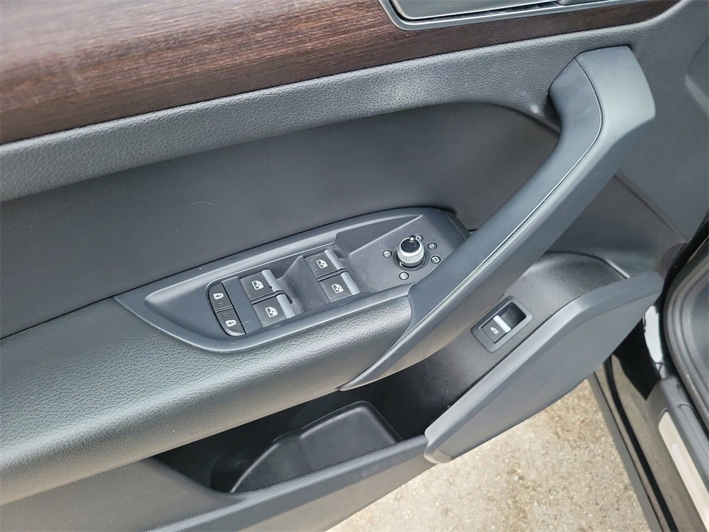 Used 2022 Audi Q5 2.0T Premium w/ Convenience Package image 17